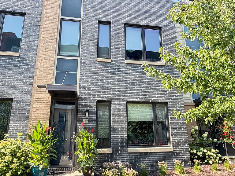 252 E Center St — Photo 1