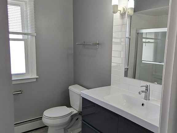5th image of 350 Prairie Ave