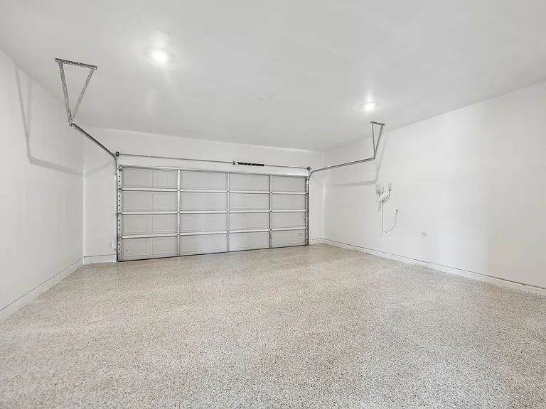 14200 Donahue St — Photo 22