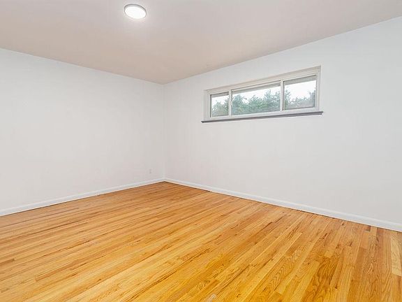 5th image of 1760 Cody St