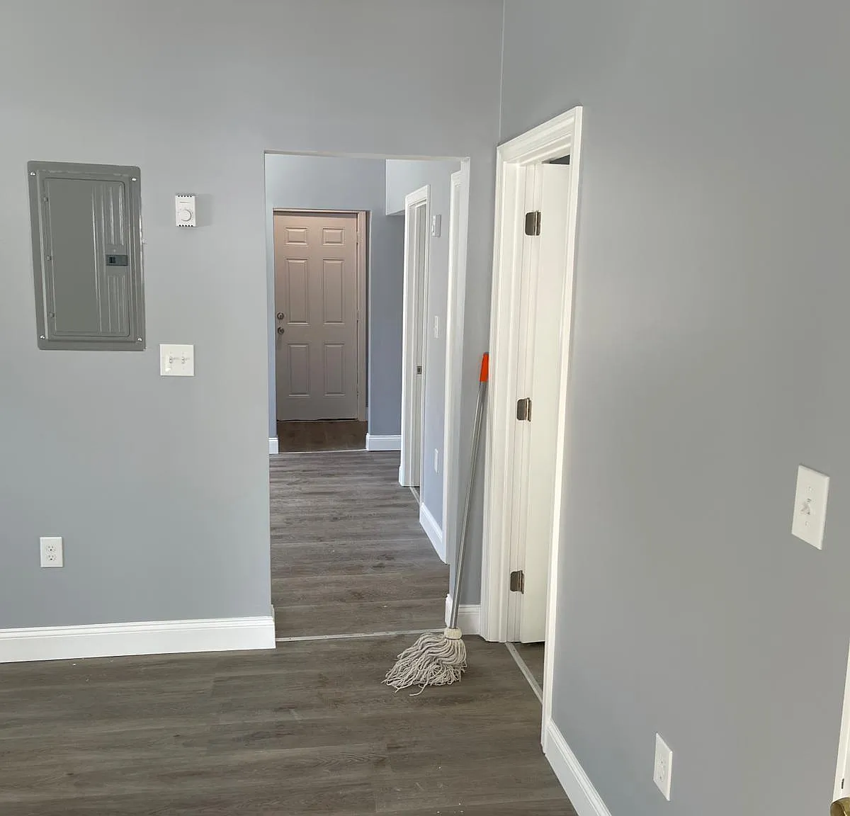 3 bed, 1100 sqft, $2,100 — Photo 2