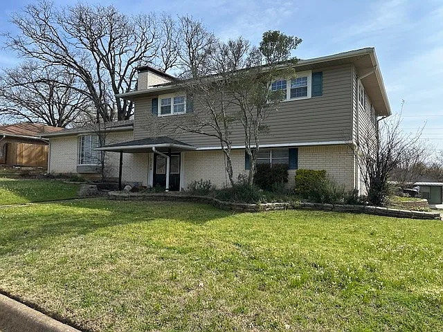 3104 Frances Dr
