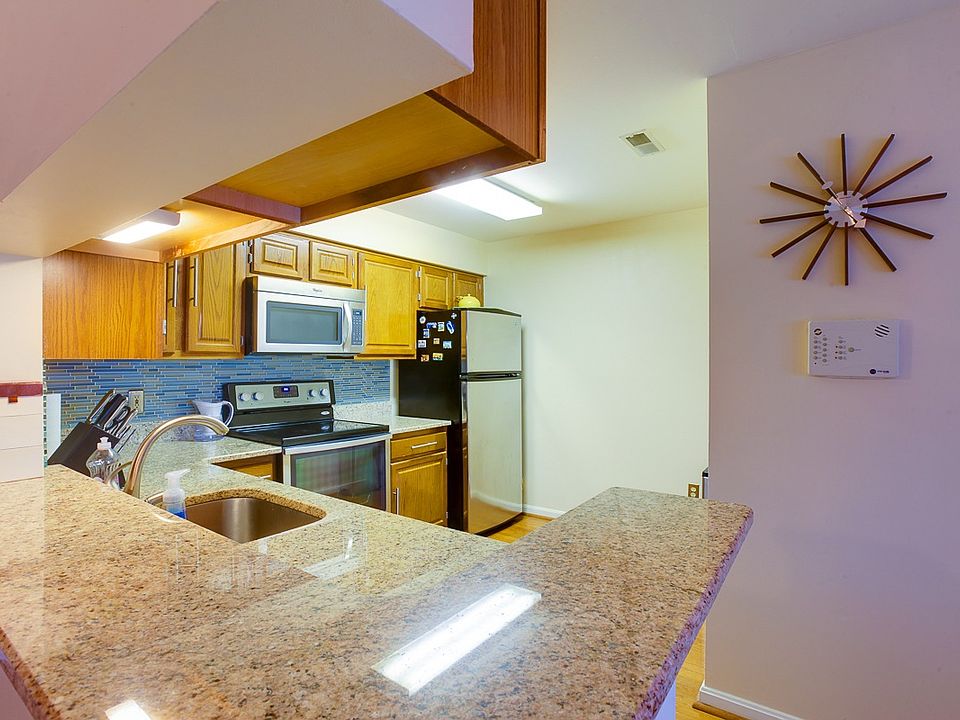 2nd image of 603 Admiral Dr Unit 305