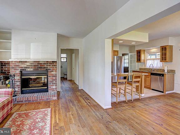 4th image of 7646 Lake Dr