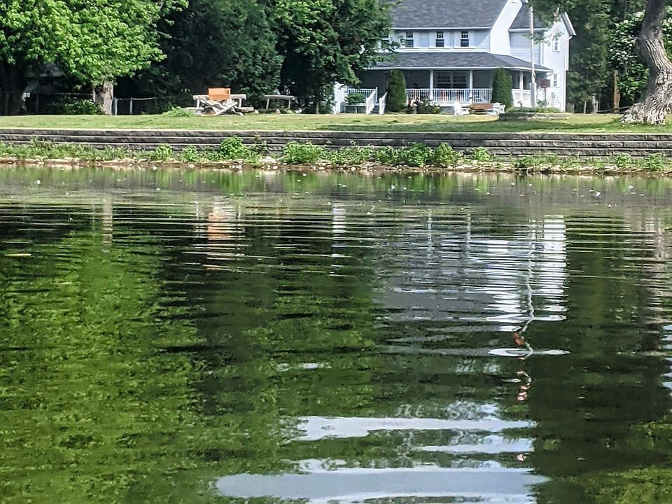1st image of 22 Willow Point Rd
