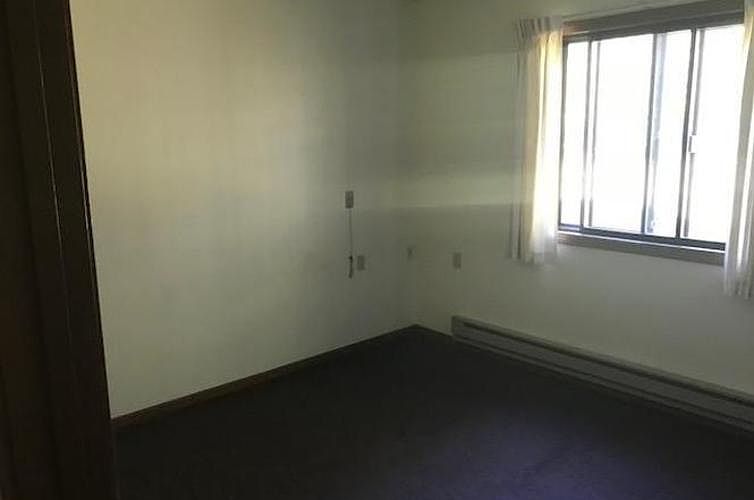 2nd image of 302 Clyde St APT 5