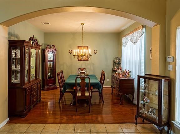 4th image of 1009 Kensington Castle Trl