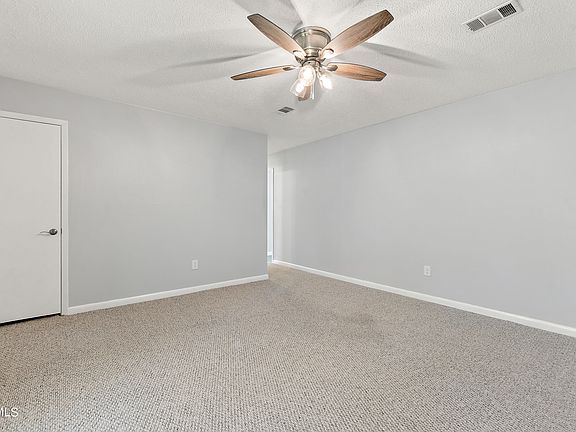 5th image of 31 Pembrook Cir