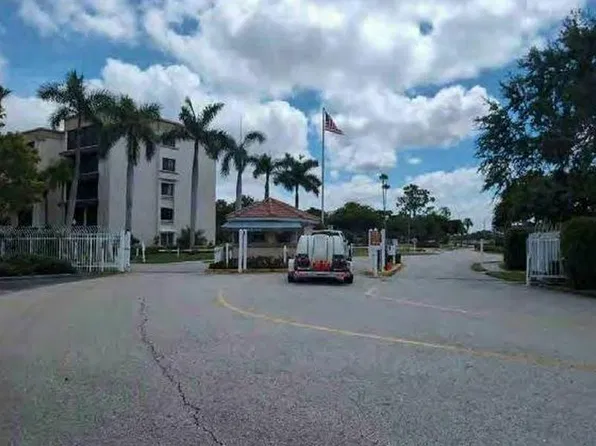 1781 Pebble Beach Dr APT 405, Fort Myers, FL 33907