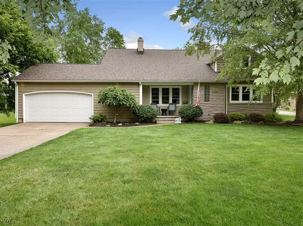 22362 Sunnyhill Dr, Rocky River, OH 44116