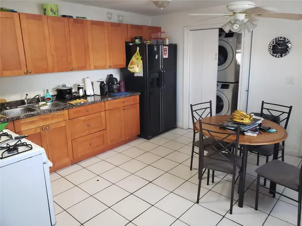 2262 NW 4th St, Miami, FL 33125