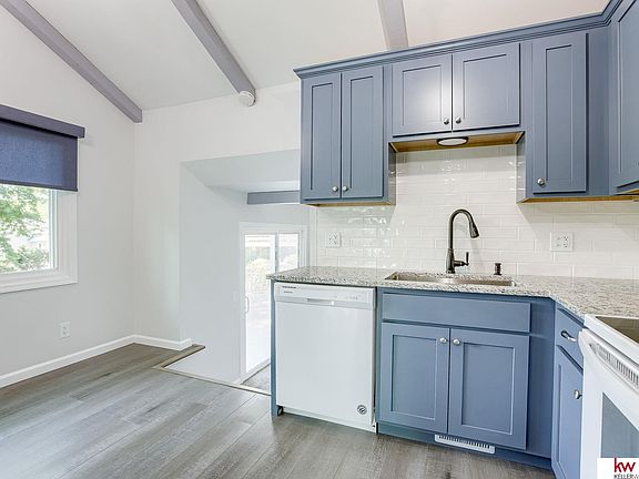 3rd image of 15423 Dewey Cir