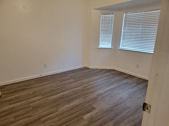 2nd image of 3102 Garden Cir