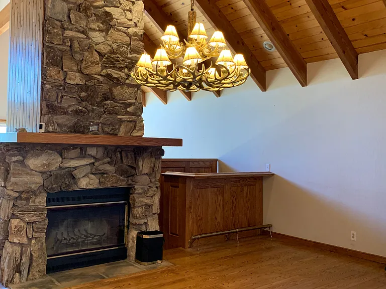 Dining room with wet bar