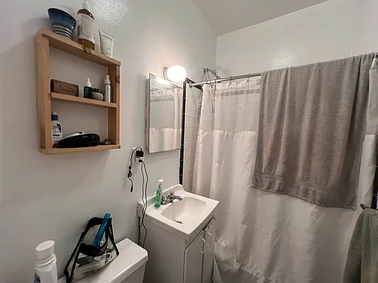 Rented by KNOCKKNOCK LLC | media 7