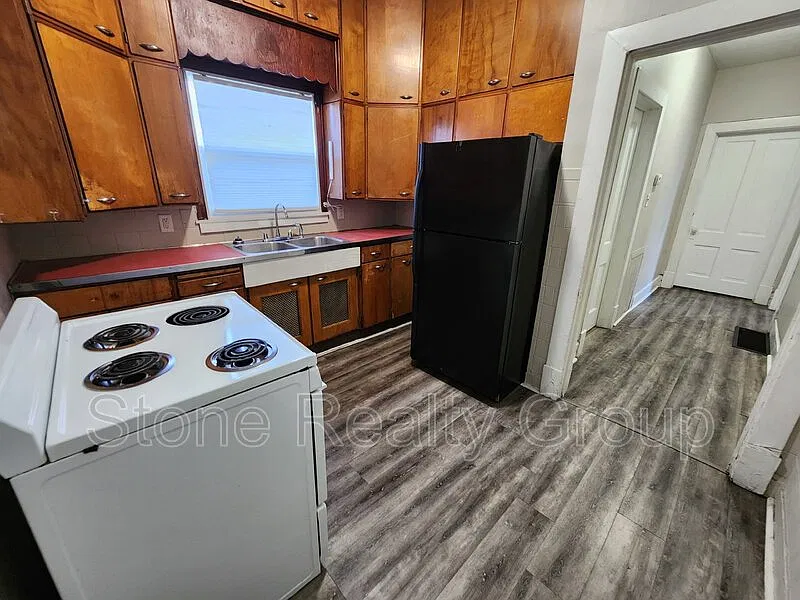 2 bed, 1.0 bath, $750 — Photo 3