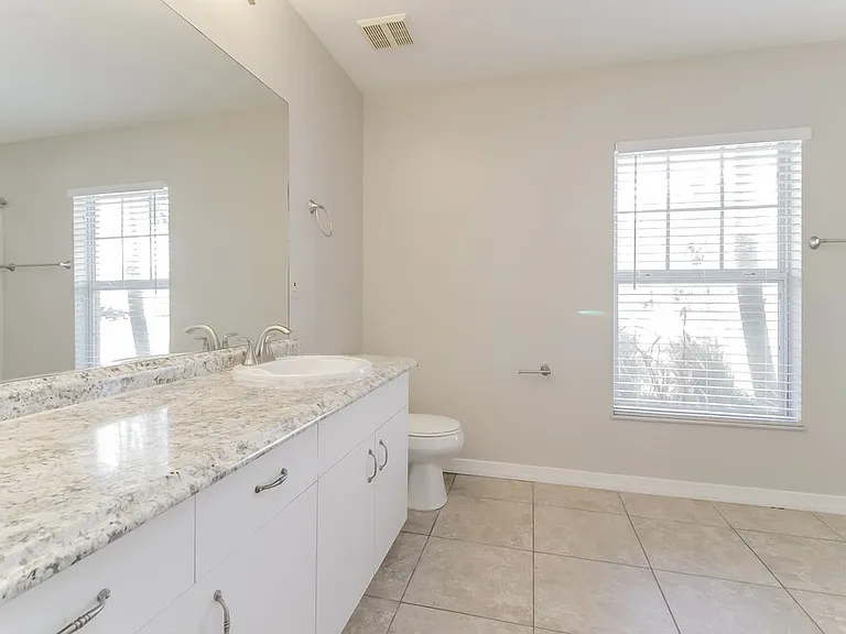 1018 SW 9th Ct — Photo 10