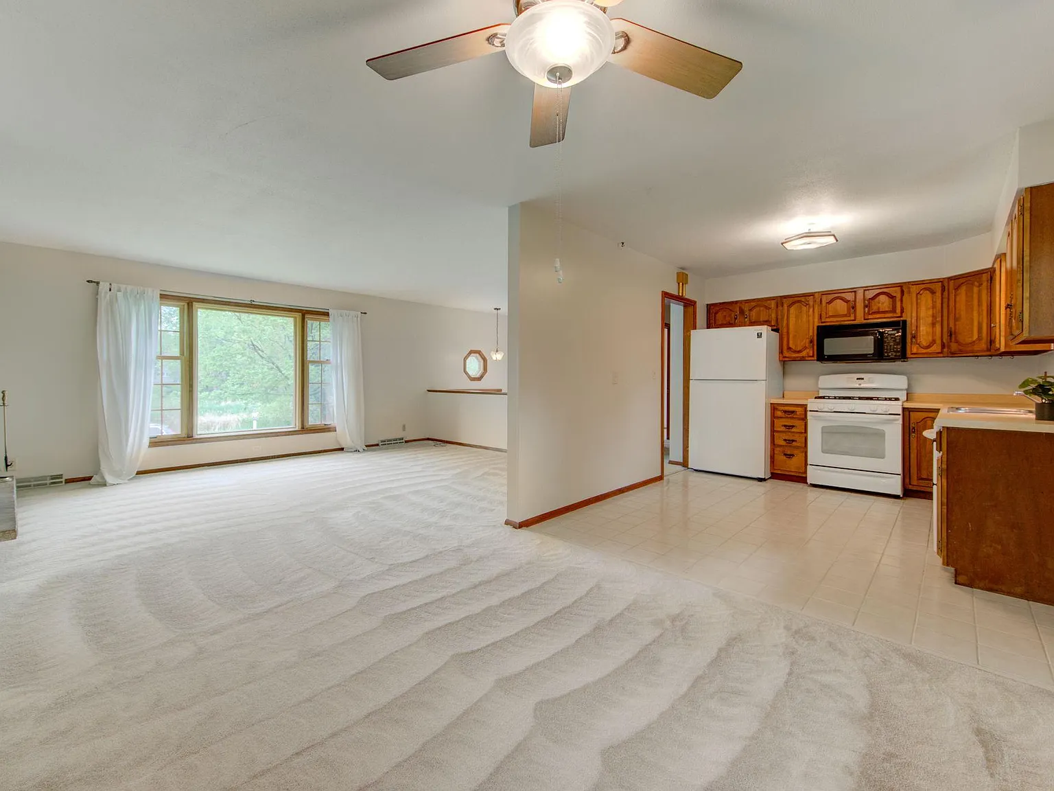 4 bed, 1694 sqft, $2,850 — Photo 4