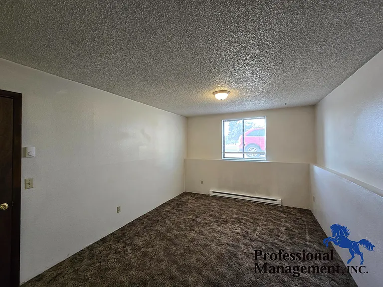 305 S 12th St W #F — Photo 6