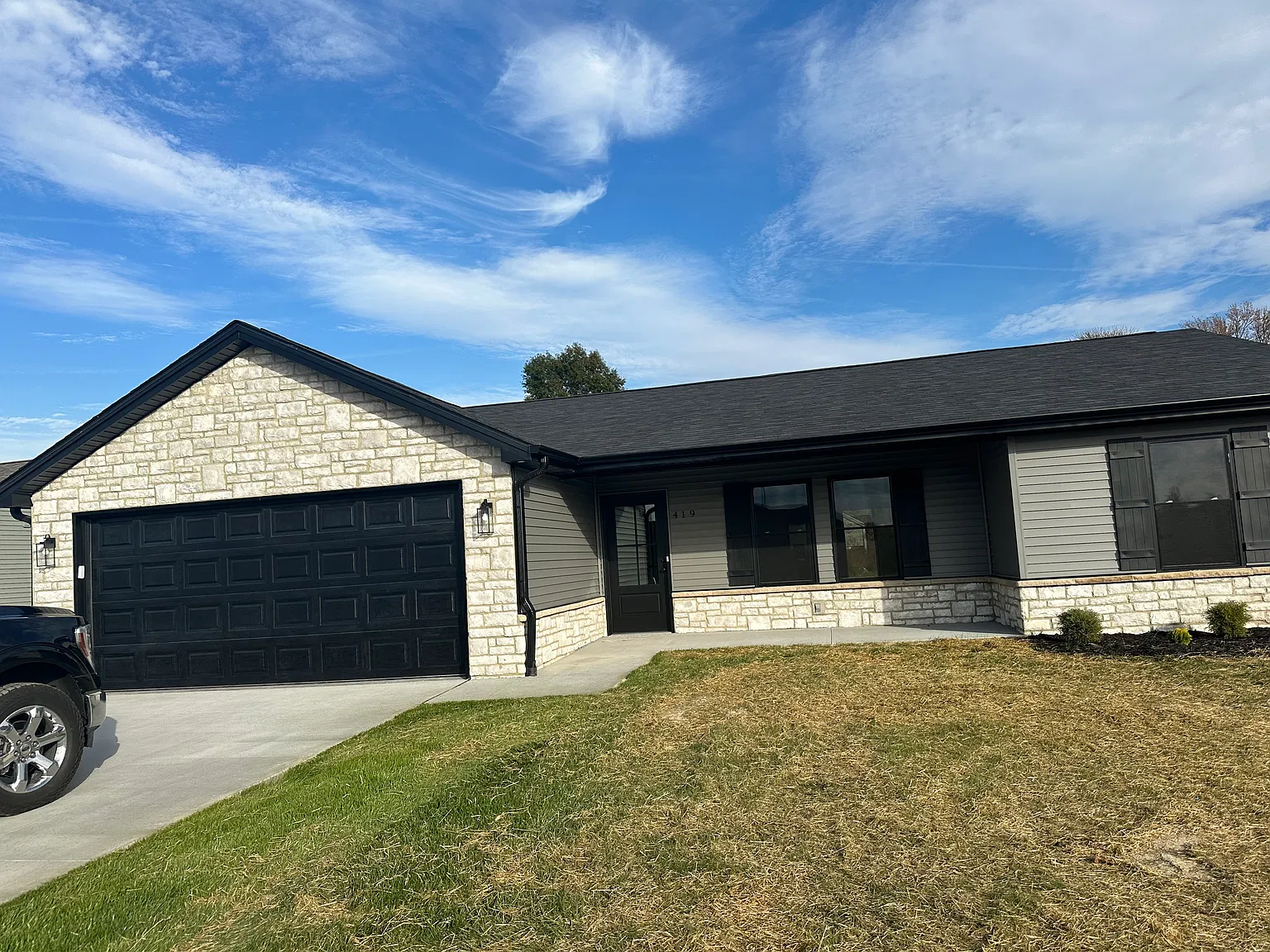 3 bed, 1300 sqft, $2,000 — Photo 3