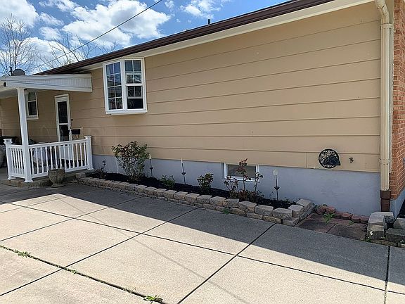 3rd image of 16 Tillotson Pl