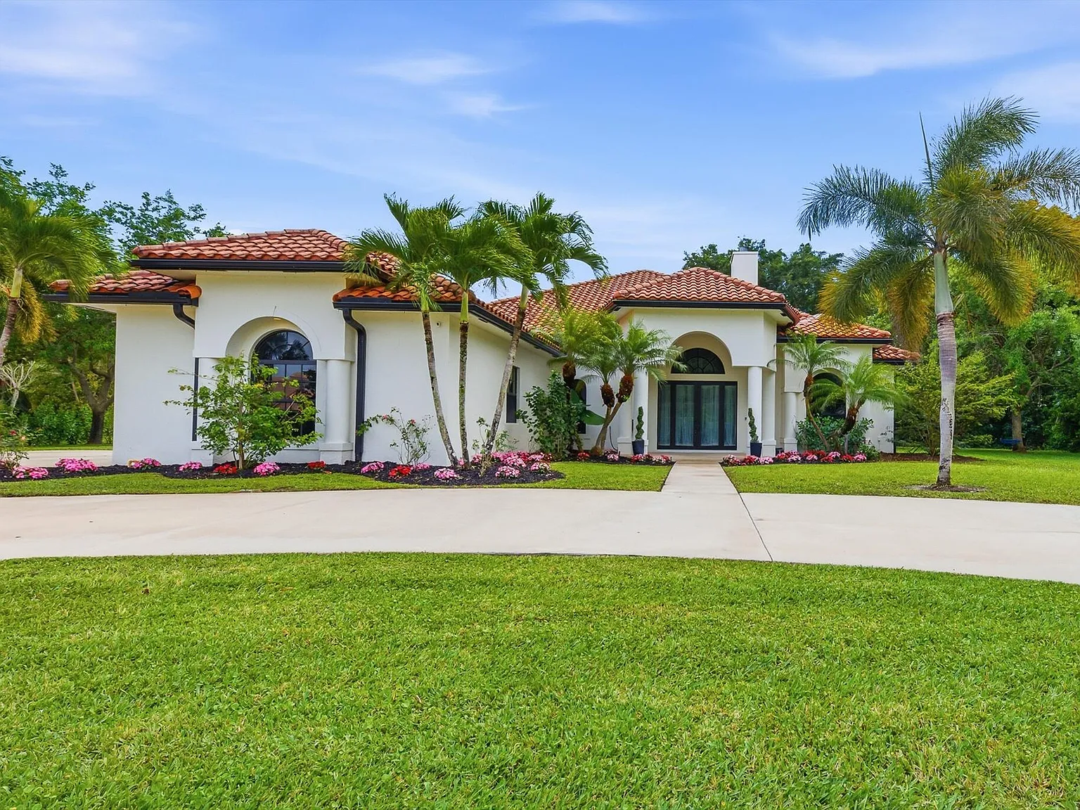 4 bed, 3.5 bath, 3511 sqft, $11,500 — Photo 3