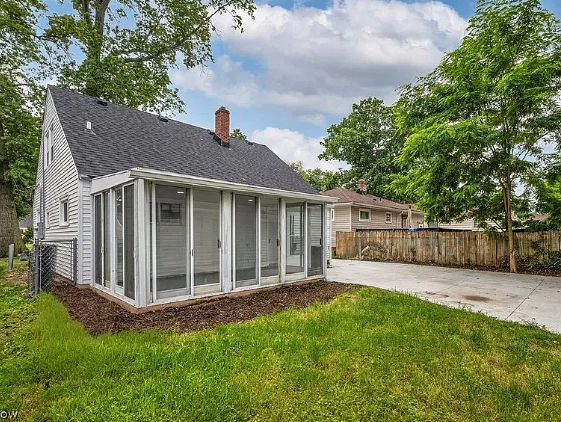 3 bed, 1.5 bath, 1395 sqft, $2,695 — Photo 3
