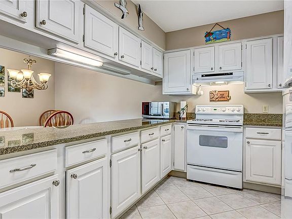 3rd image of 11 Zachary Ct