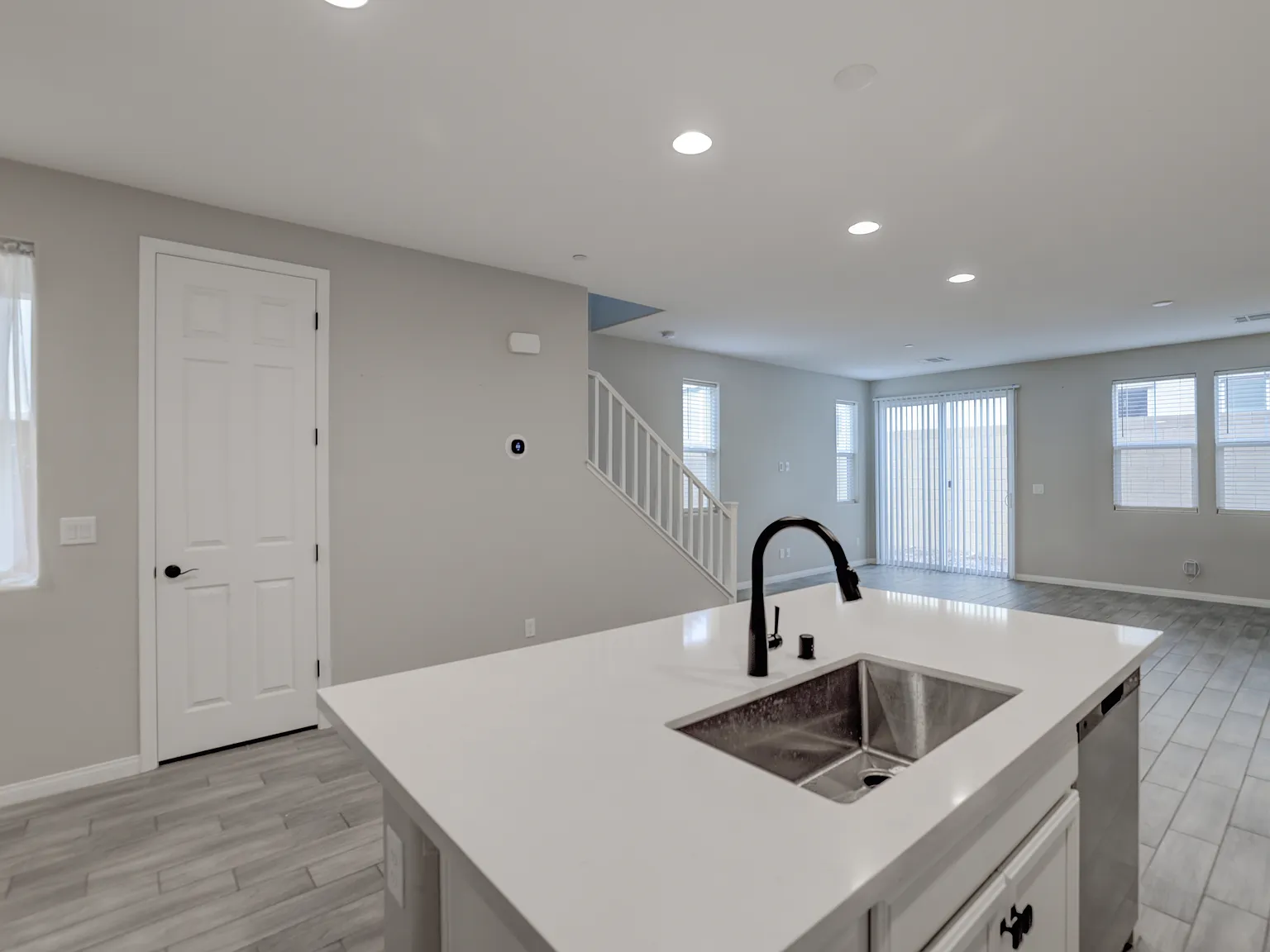 3 bed, 2.5 bath, 2167 sqft, $2,500 — Photo 3