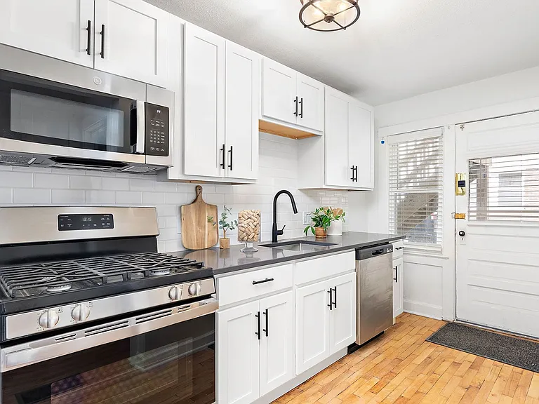 Muehlebach Apartments — Photo 17