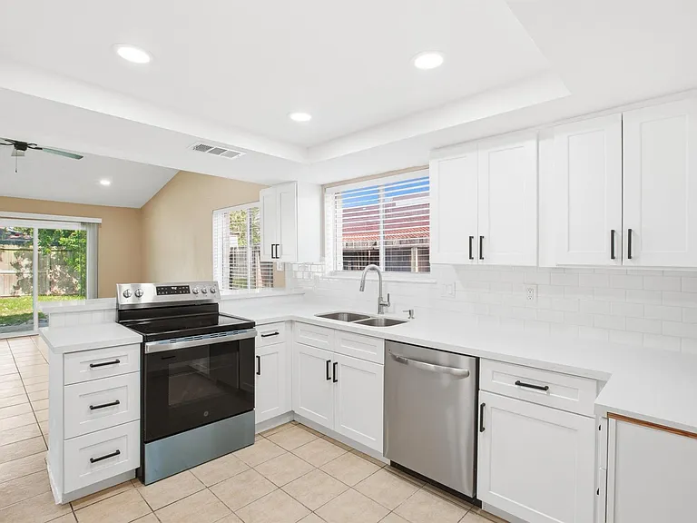 10506 Stockman Ln — Photo 10