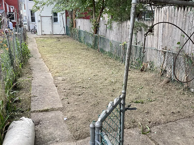 638 E Walnut St — Photo 12