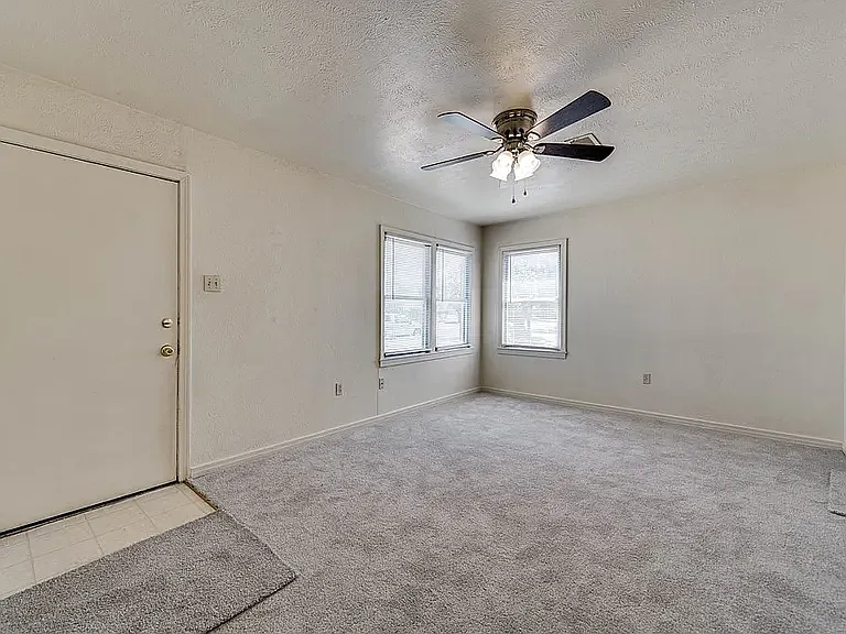 2708 Delano Ave — Photo 2