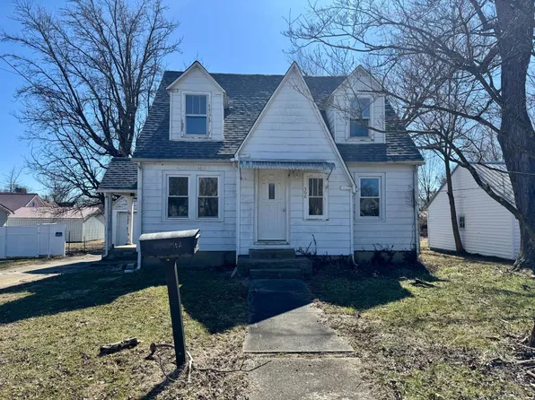 306 W Curry St, Fairfield, IL 62837