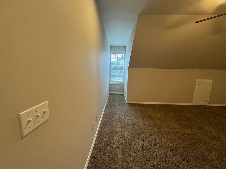 1335 E 36th St — Photo 39