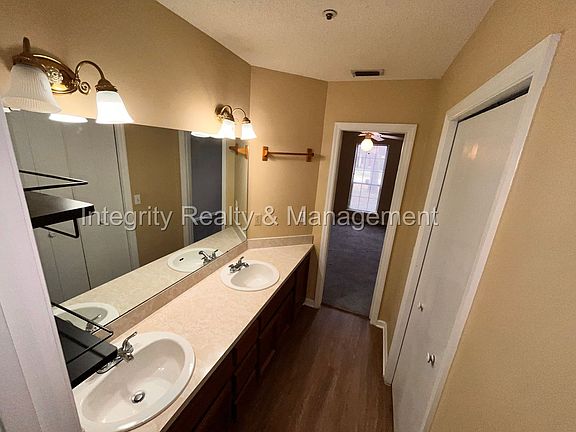 4th image of 1792 Creek Bank Dr