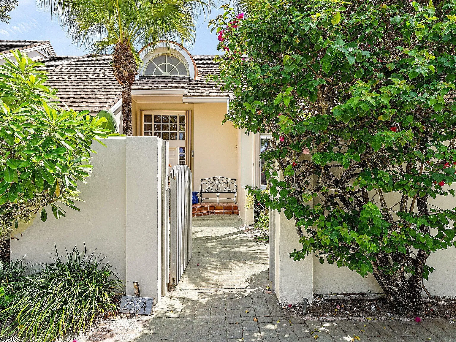 3 bed, 3.0 bath, 1936 sqft, $9,000 — Photo 4