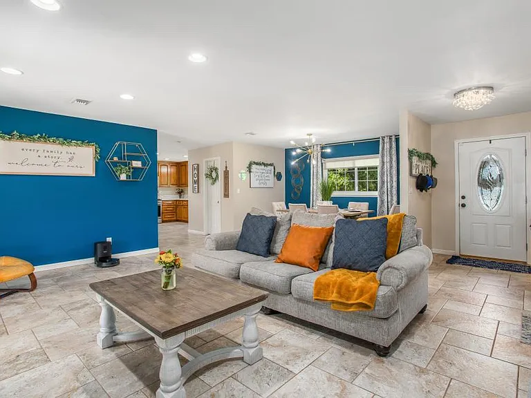 824 Hibiscus Dr — Photo 7