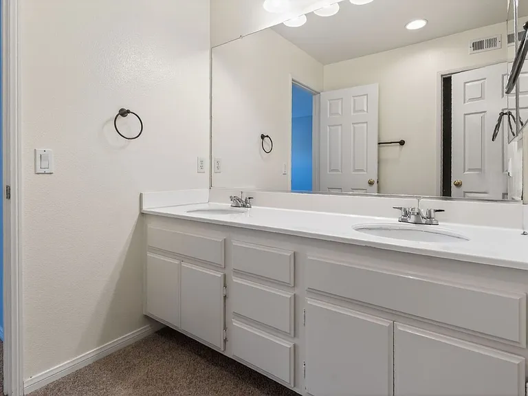 10009 Kika Ct — Photo 23