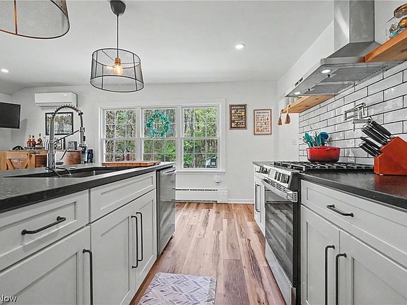 3rd image of 342 Boston Mills Rd