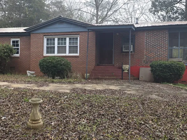 1151 N 16th Ct, Lanett, AL 36863