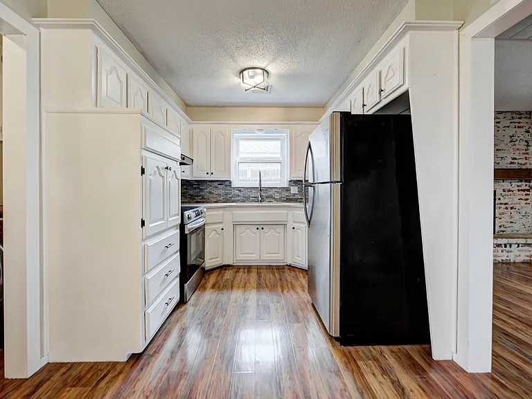 721 Vicksburg Ave — Photo 18