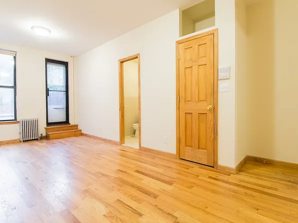 178 Nassau Avenue image 4 of 11