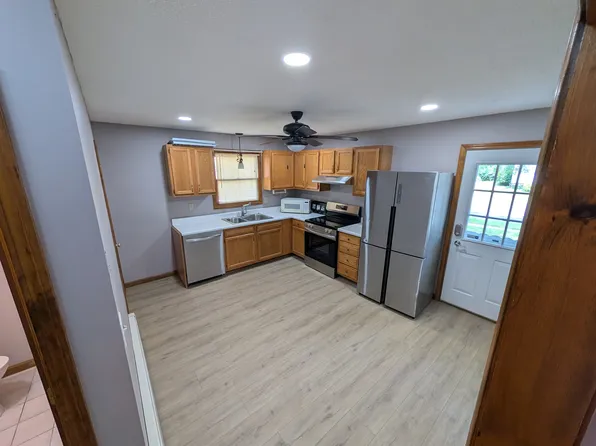 2 Columbus Ave, Enfield, CT 06082
