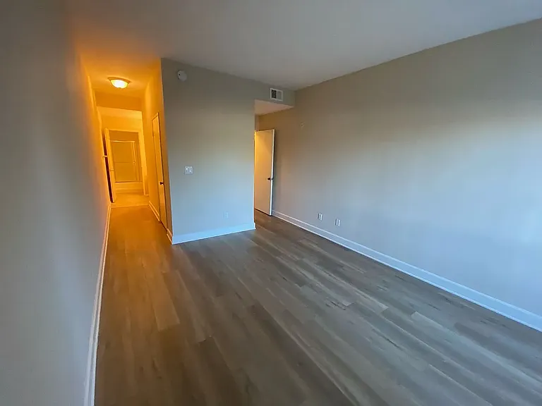13141 Riverside Dr. — Photo 11