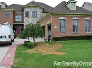 19646 Granite Dr, Macomb, MI 48044