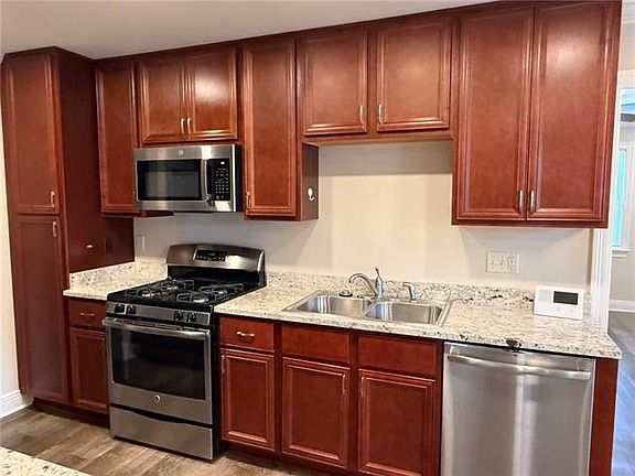 3rd image of 1055 Bonnabel Blvd