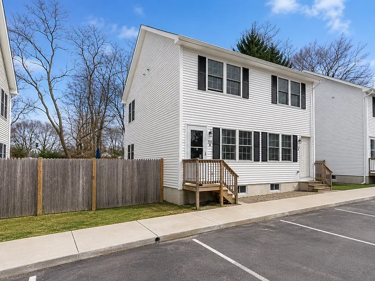 283 Lake St #B — Photo 1