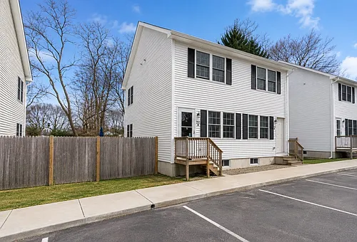 283 Lake St #B Photo 1