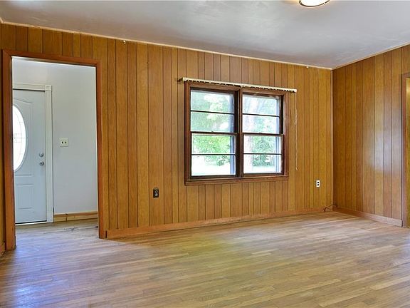 4th image of 160 Lawnview Ave